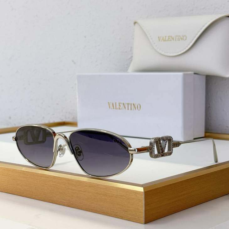 Picture of Valentino Sunglasses _SKUfw75731600fw